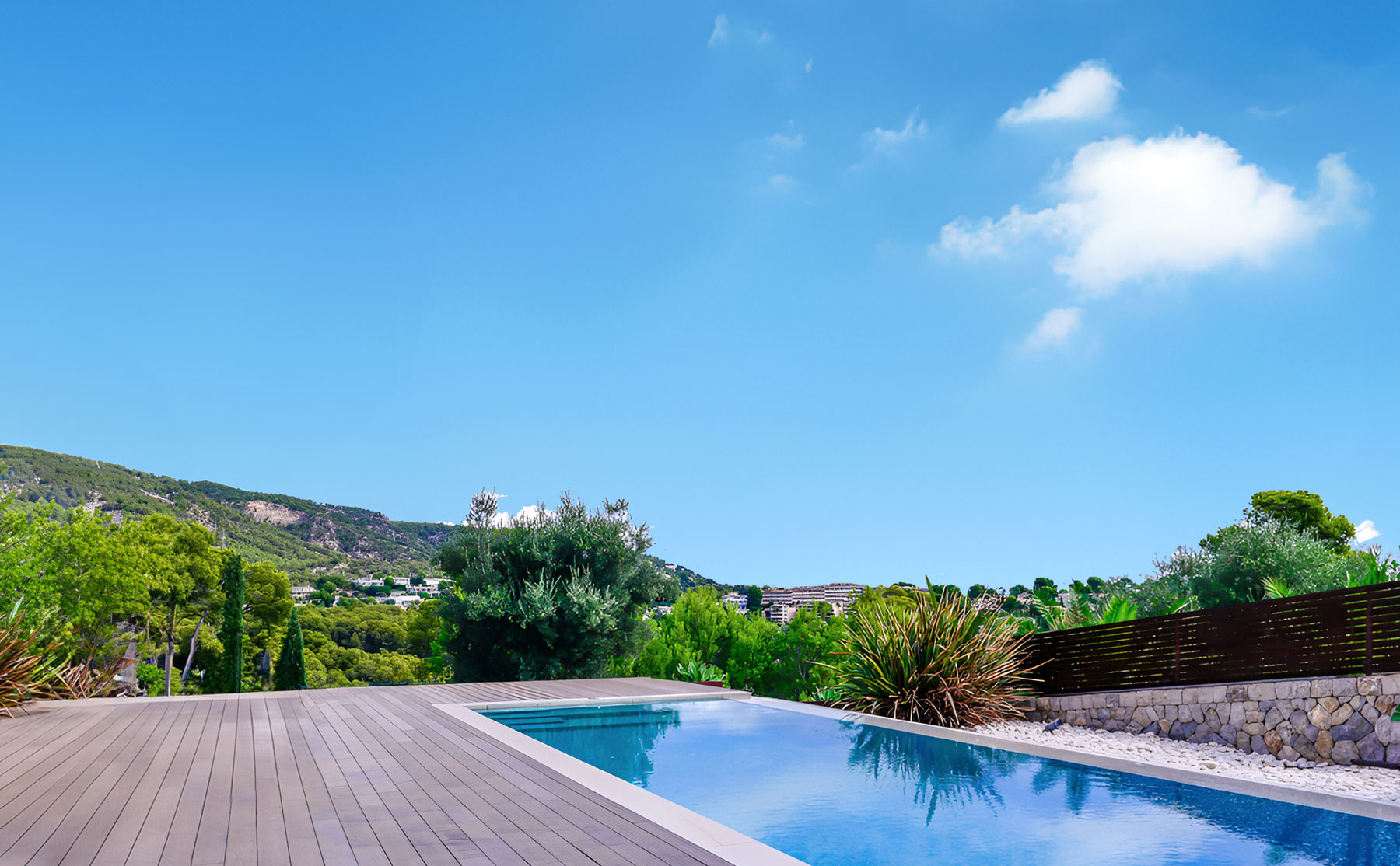 Villa Lumina Pool mit Blick auf Mallorca Gebirge